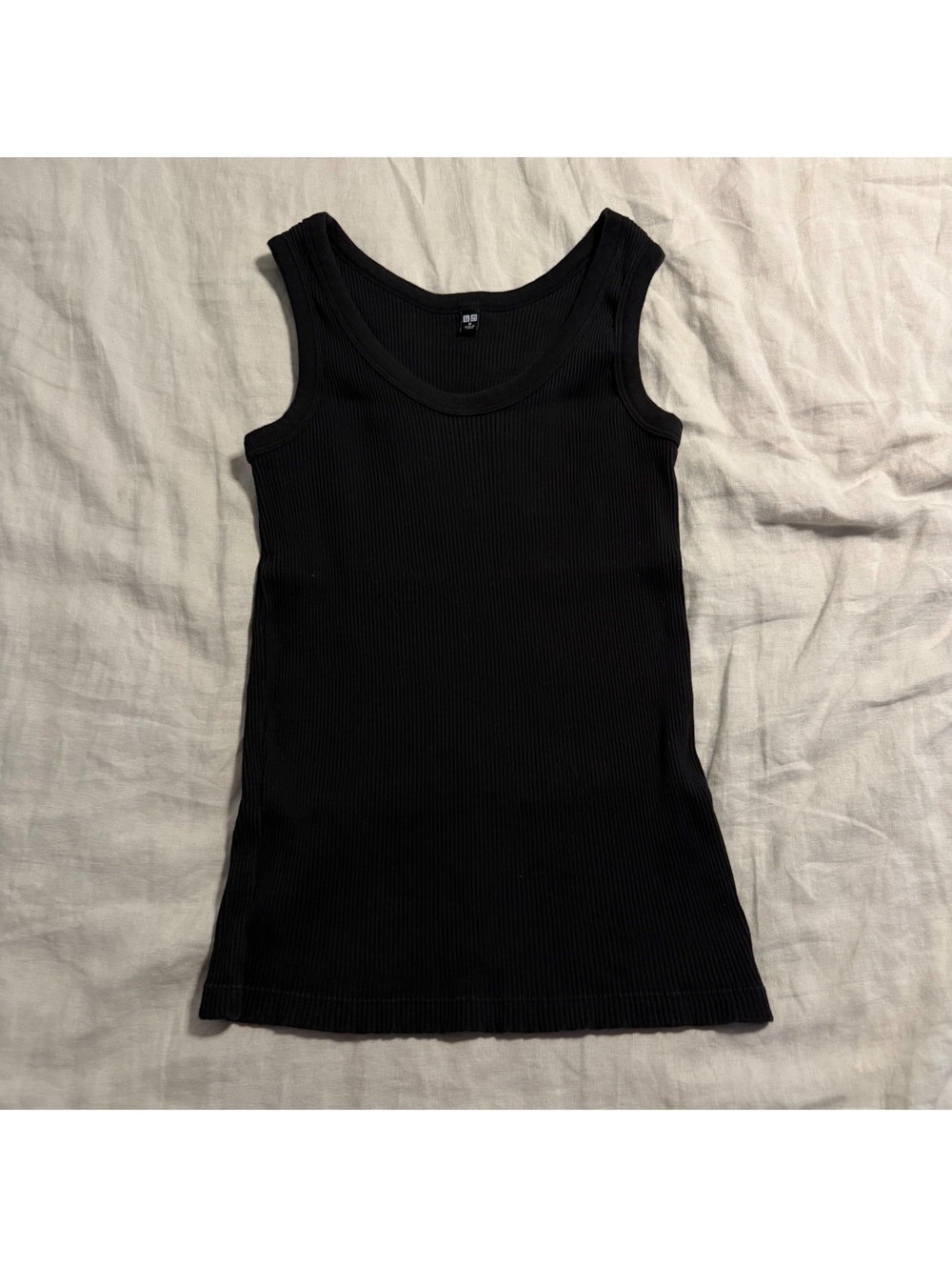 uniqlo black ribbed tank top